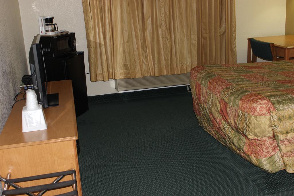 Americas Best Value Inn Гранд-Форкс Экстерьер фото
